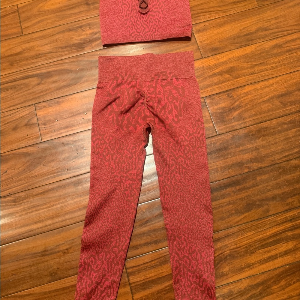 Gymshark Berry Seamless Ribbed Crop Tank and High-Waist Leggings Set - Picture 6 of 13